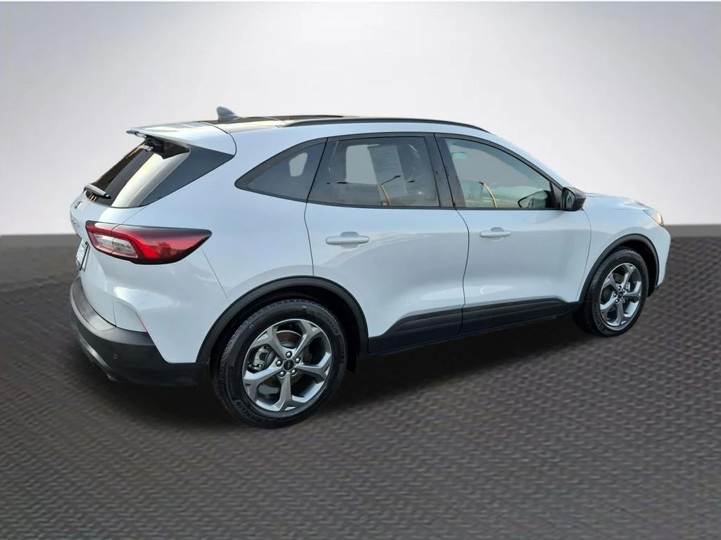 Used 2025 Space Silver Ford ST-Line image 4