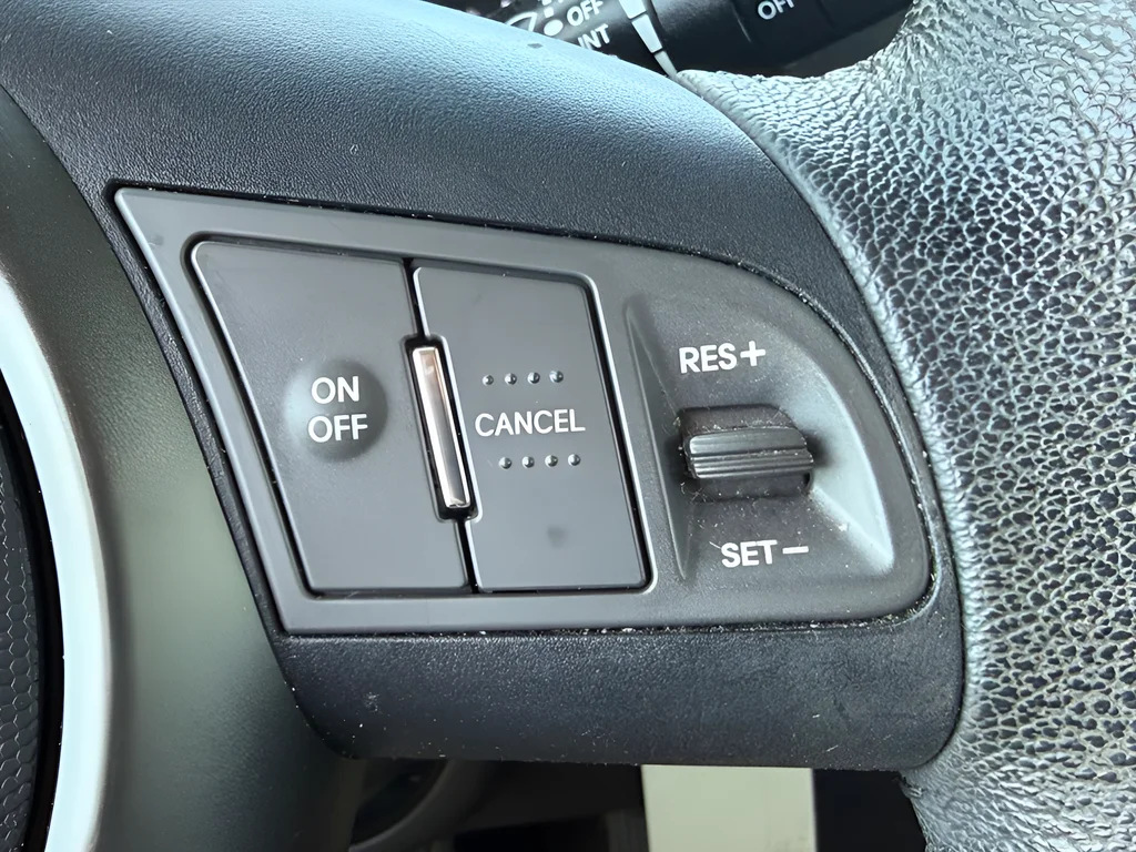 Used 2012 Clear White Kia Plus image 14