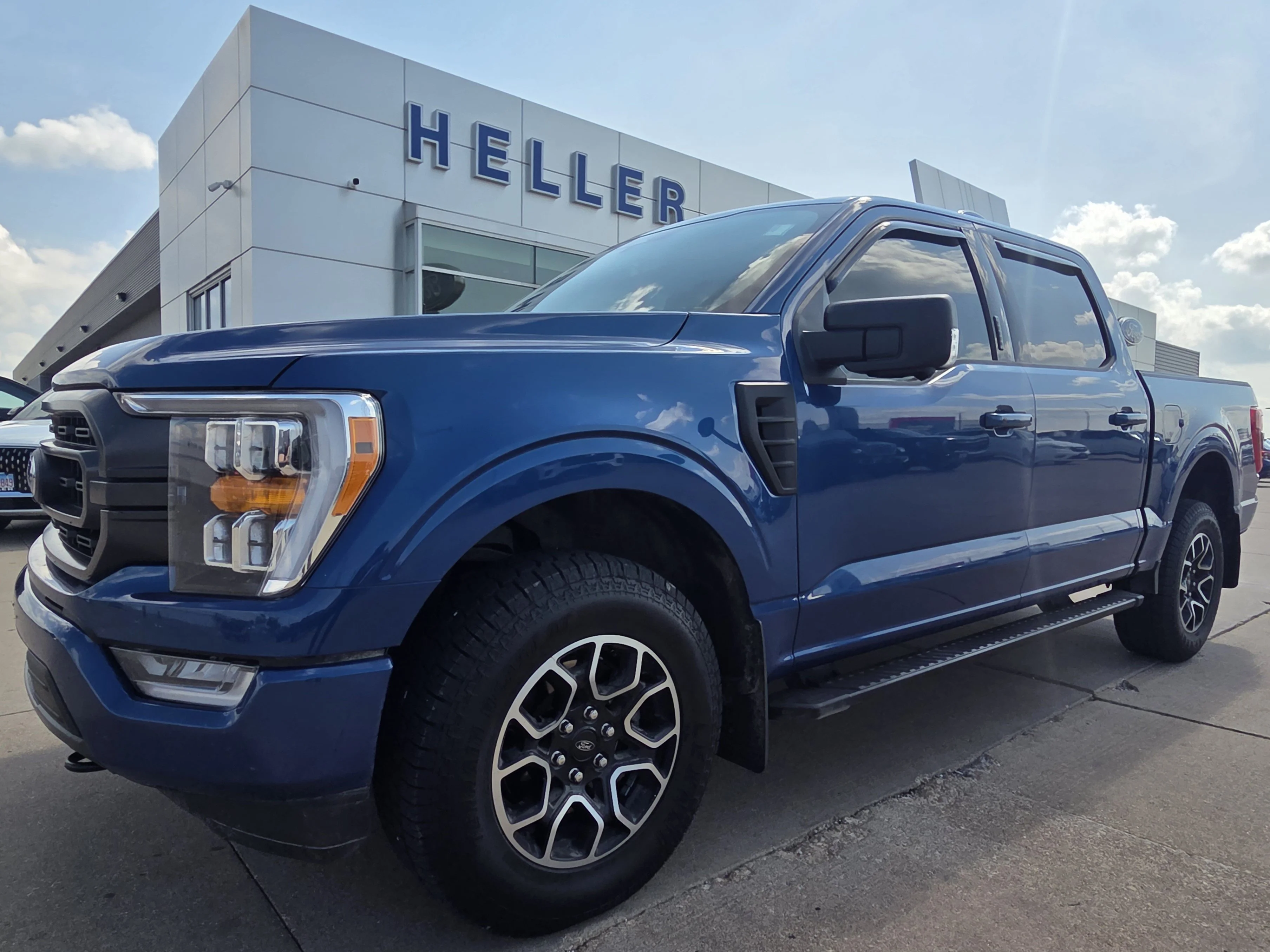 Used 2022 Atlas Blue Metallic Ford XLT image 3