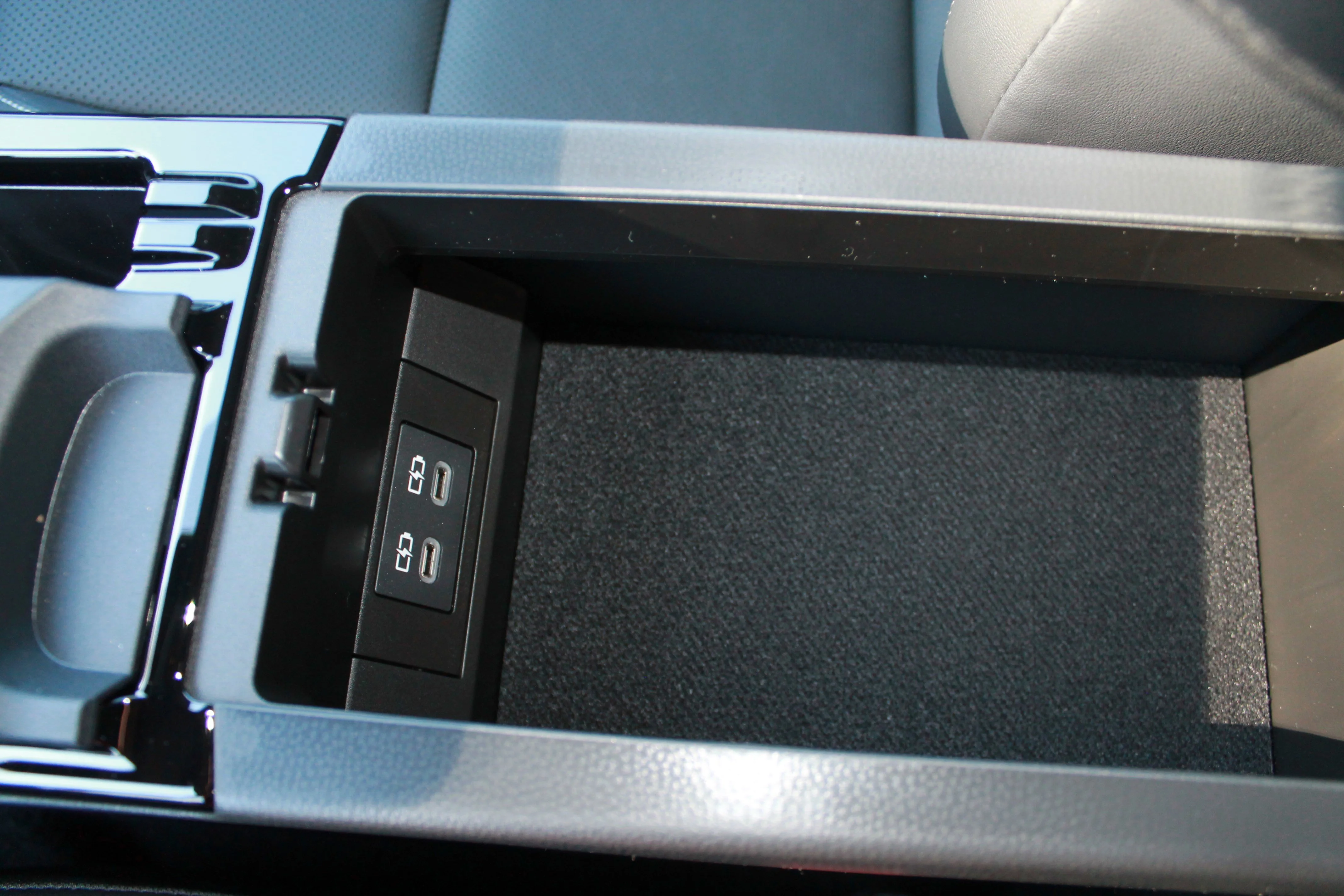 2026 Toyota Prius Nightshade - Photo 35