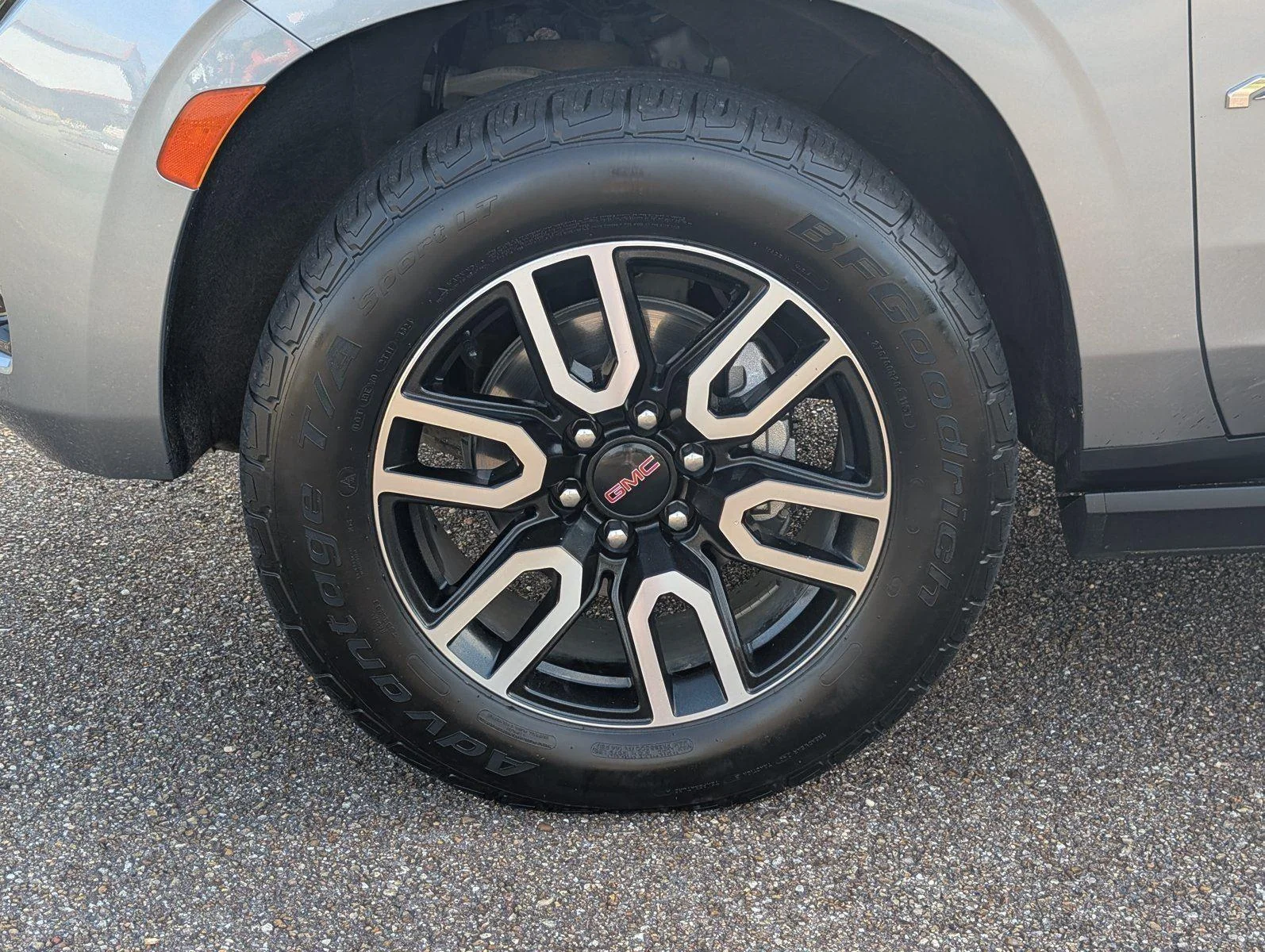 Used 2023 Sterling Metallic GMC AT4 image 9
