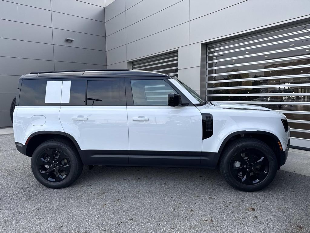 New 2026 Fuji White Land Rover S image 8