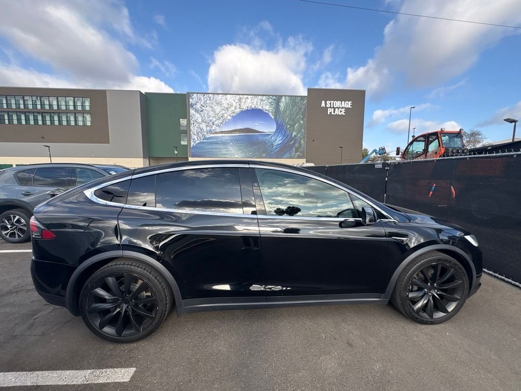 Used 2018 Solid Black Tesla 75D image 5