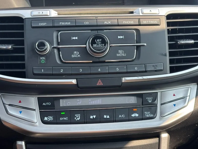 Used 2014 Alabaster Silver Metallic Honda EX image 23