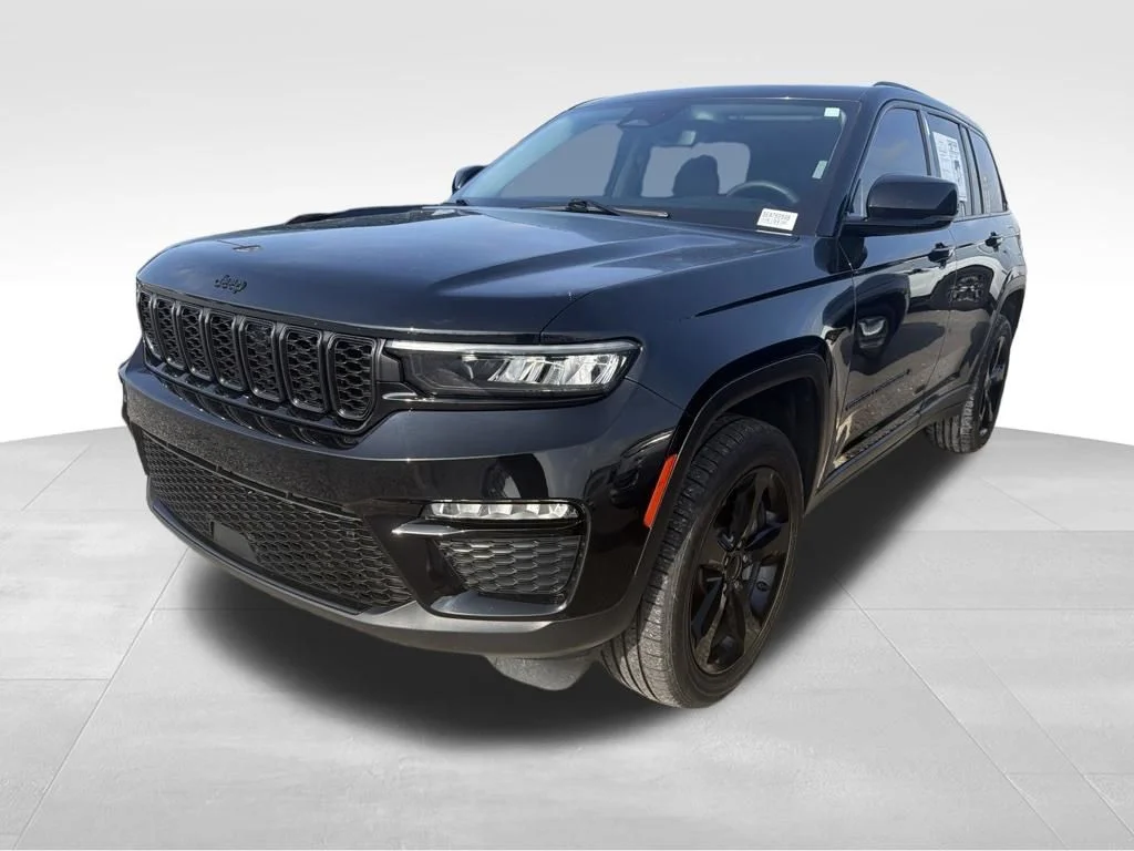 Used 2023 Diamond Black Jeep Limited image 4