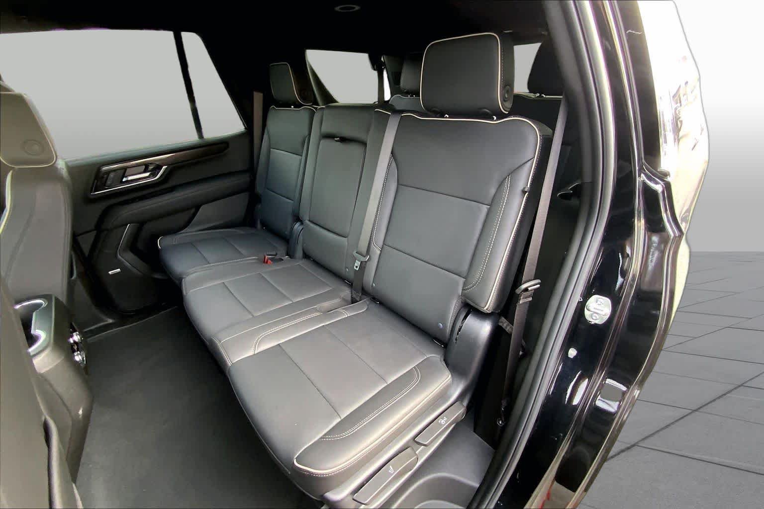 Used 2025 Onyx Black GMC Elevation image 18