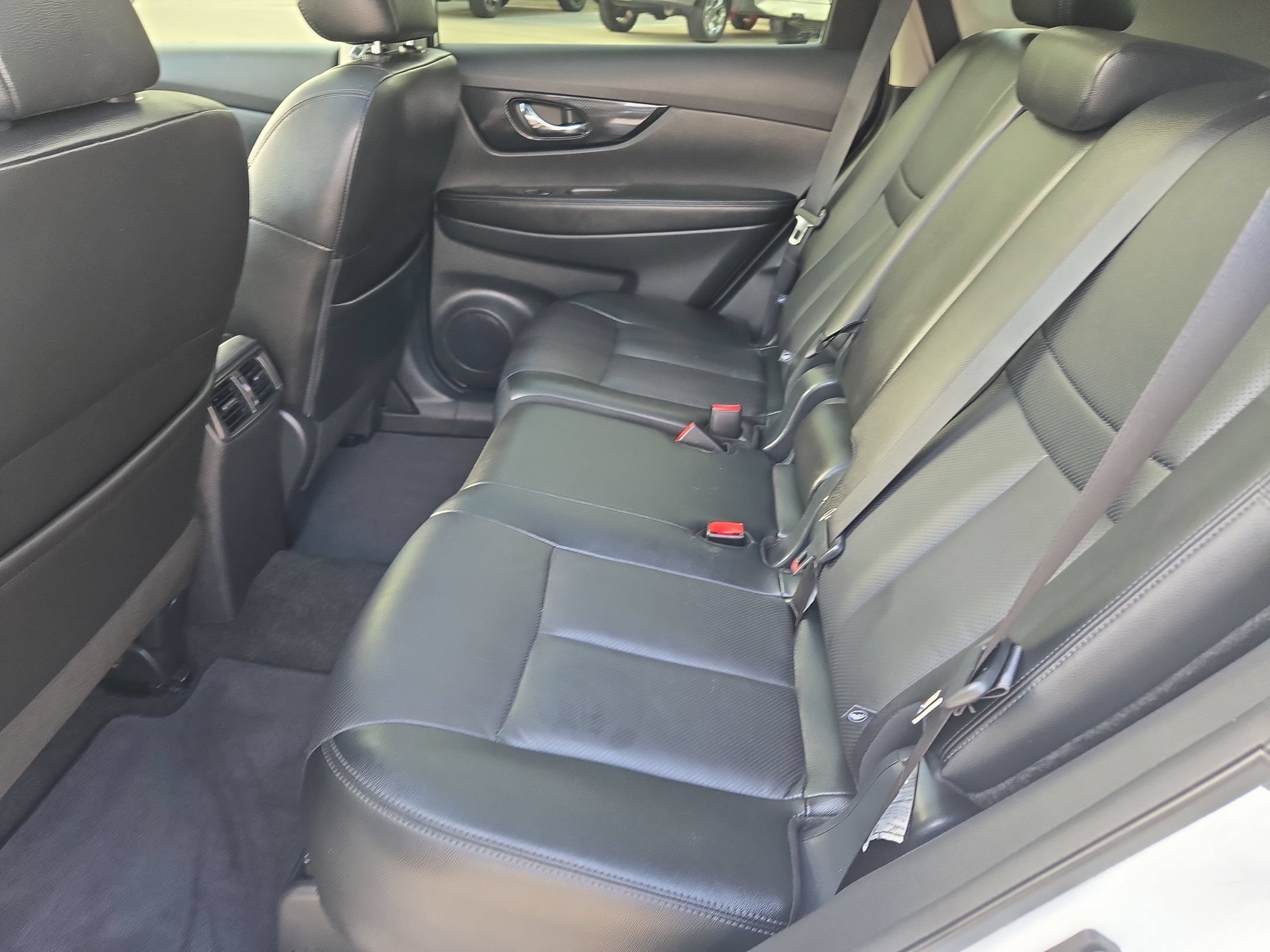Used 2018 Pearl White Nissan SL image 14