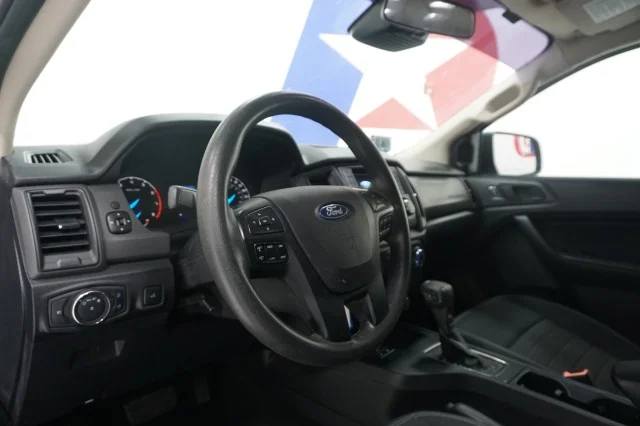 Used 2019 Magnetic Metallic Ford LARIAT image 18