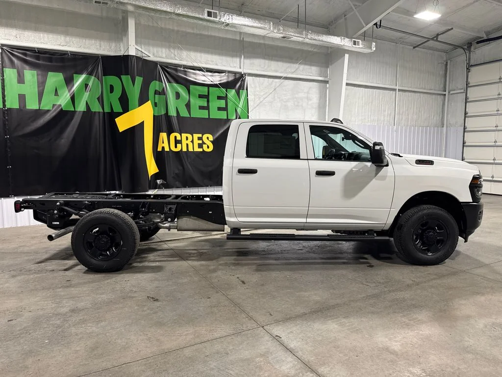New 2026 Bright White Clear-Coat Exterior Paint RAM Tradesman image 4