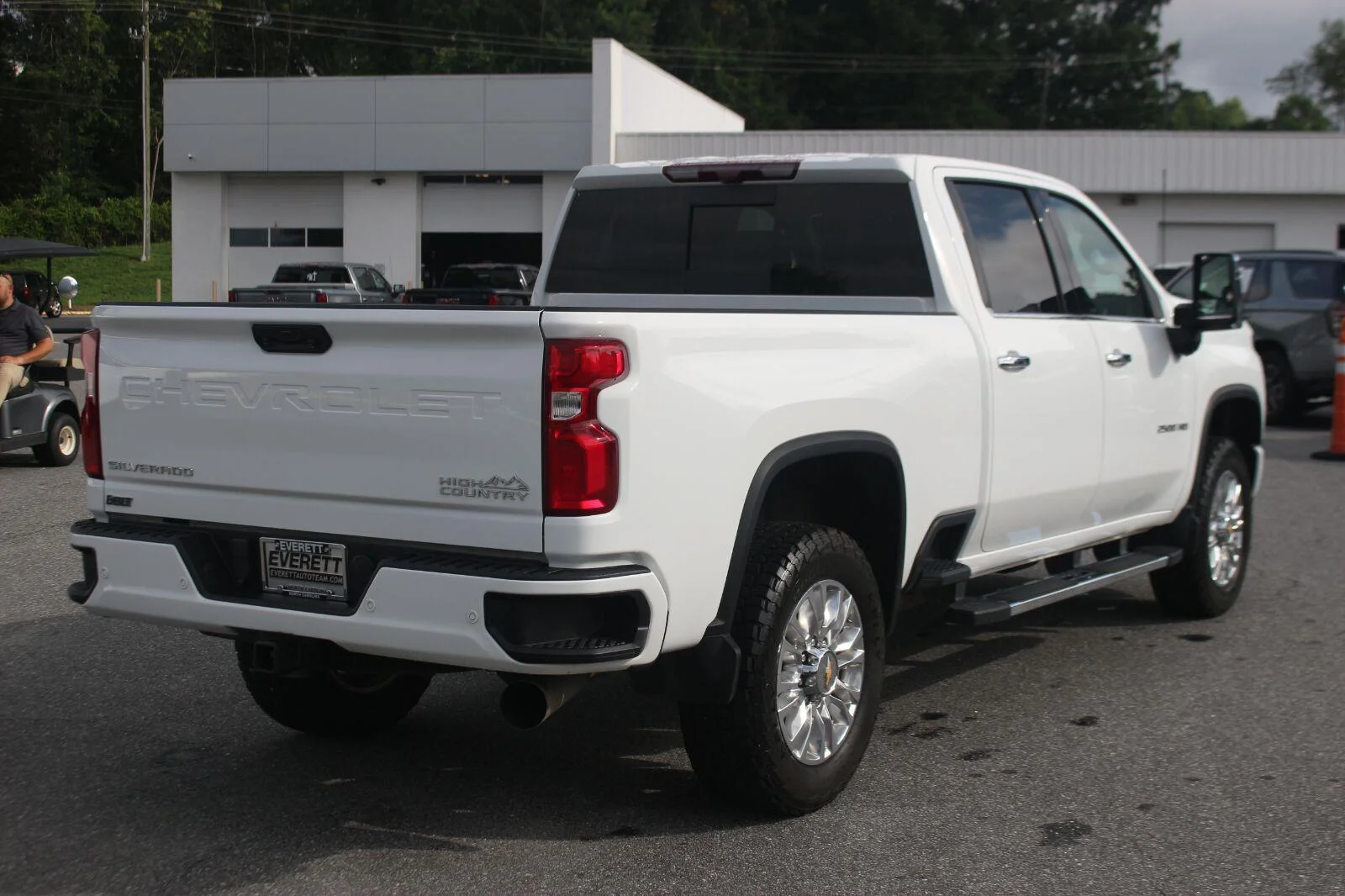 Used 2023 SUMMIT WHITE Chevrolet High Country image 7