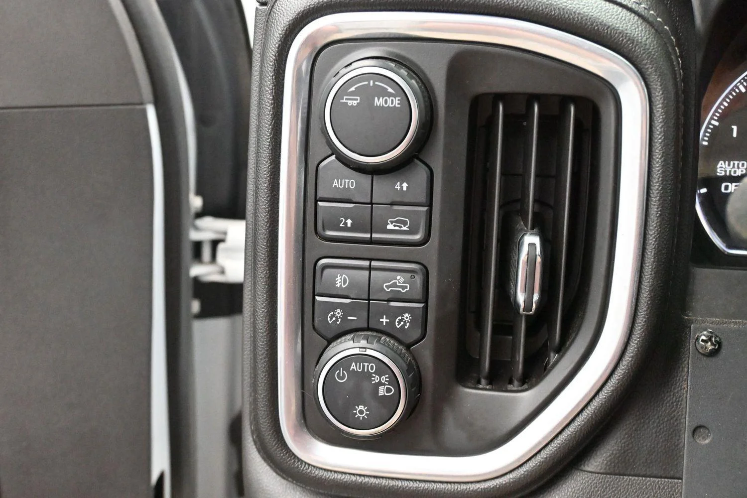 Used 2020 Summit White Chevrolet RST image 21