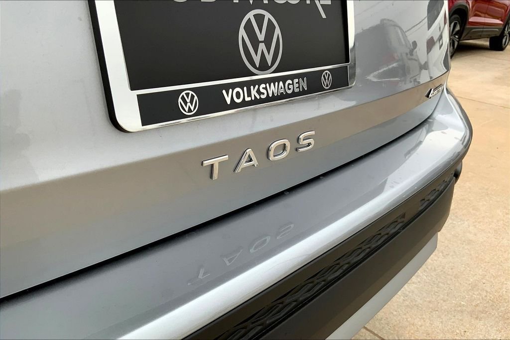 New 2026 Pyrite Silver Metallic Volkswagen 1.5T S image 9