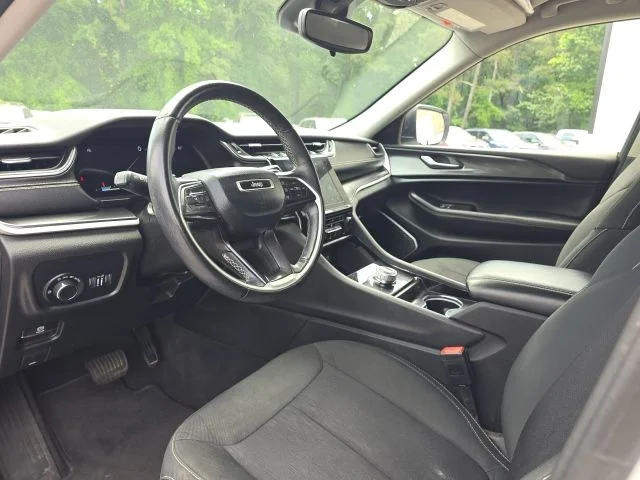 Used 2022 White Jeep Laredo image 26