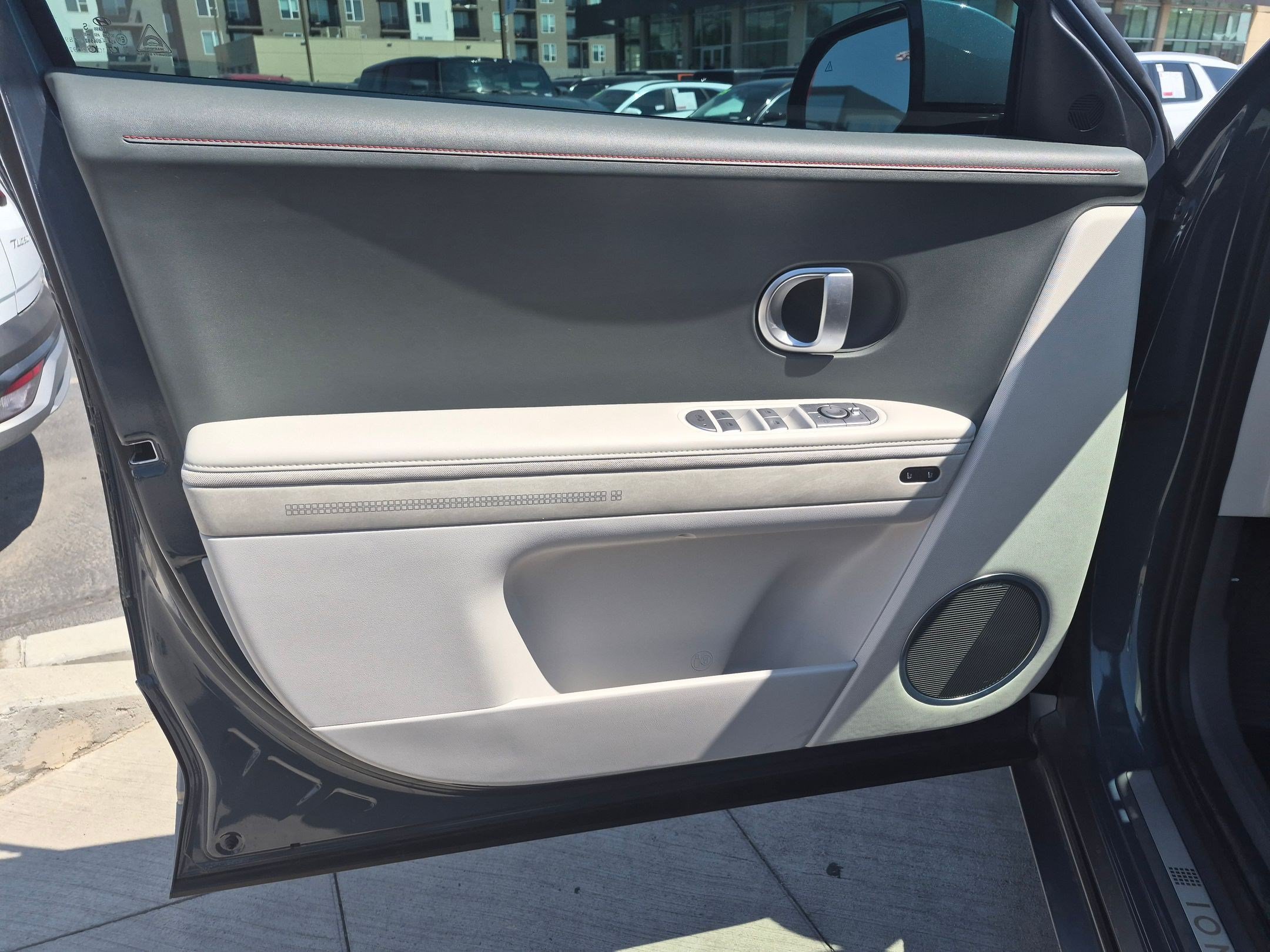 2024 Hyundai IONIQ 5 Limited - Photo 13