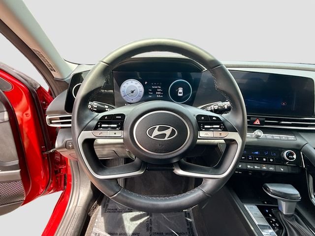 Used 2025 Red Hyundai SEL Convenience image 11