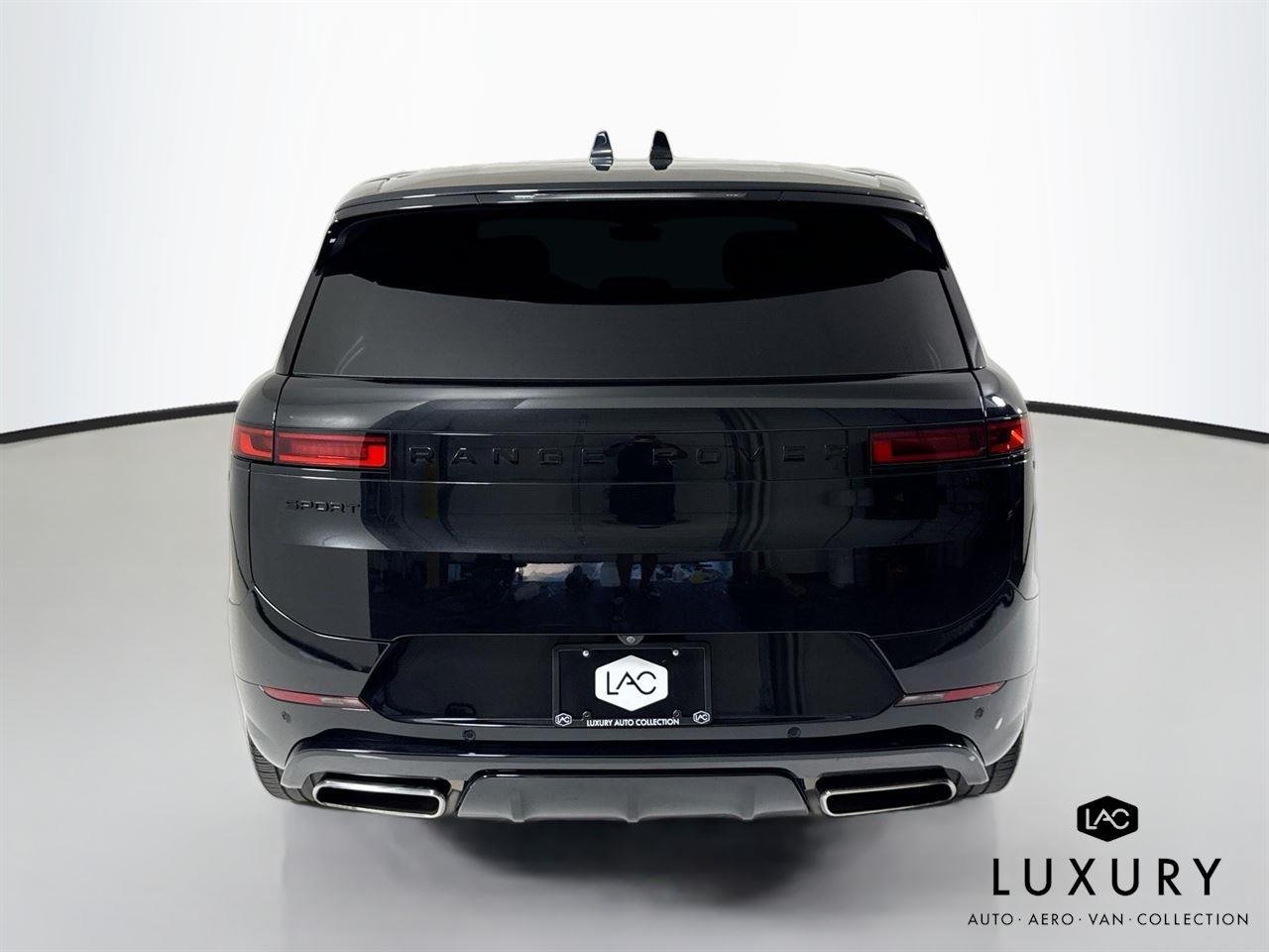 Used 2024 Santorini Black Metallic Land Rover Dynamic SE | One Owner image 7