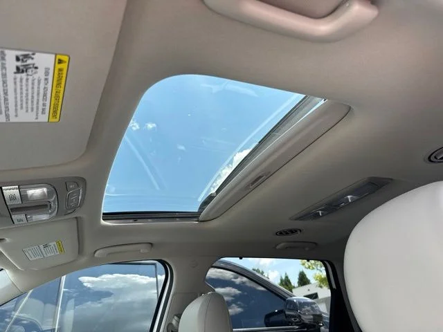 Used 2021 White Kia EX image 9