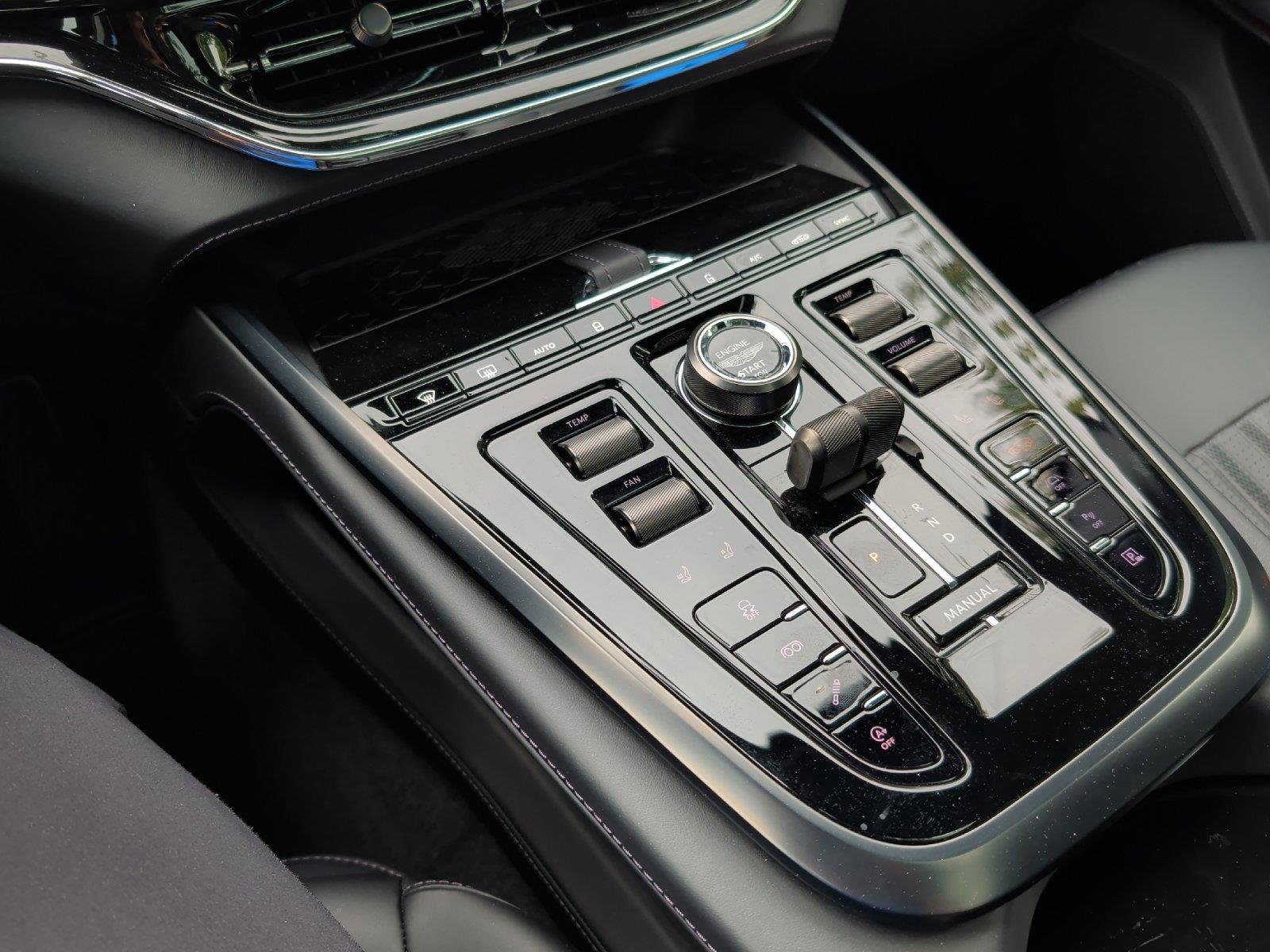 2025 Aston Martin DBX 707 - Photo 27