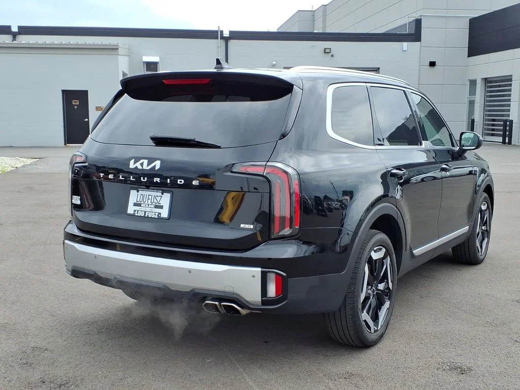 Used 2024 Black Kia EX image 4