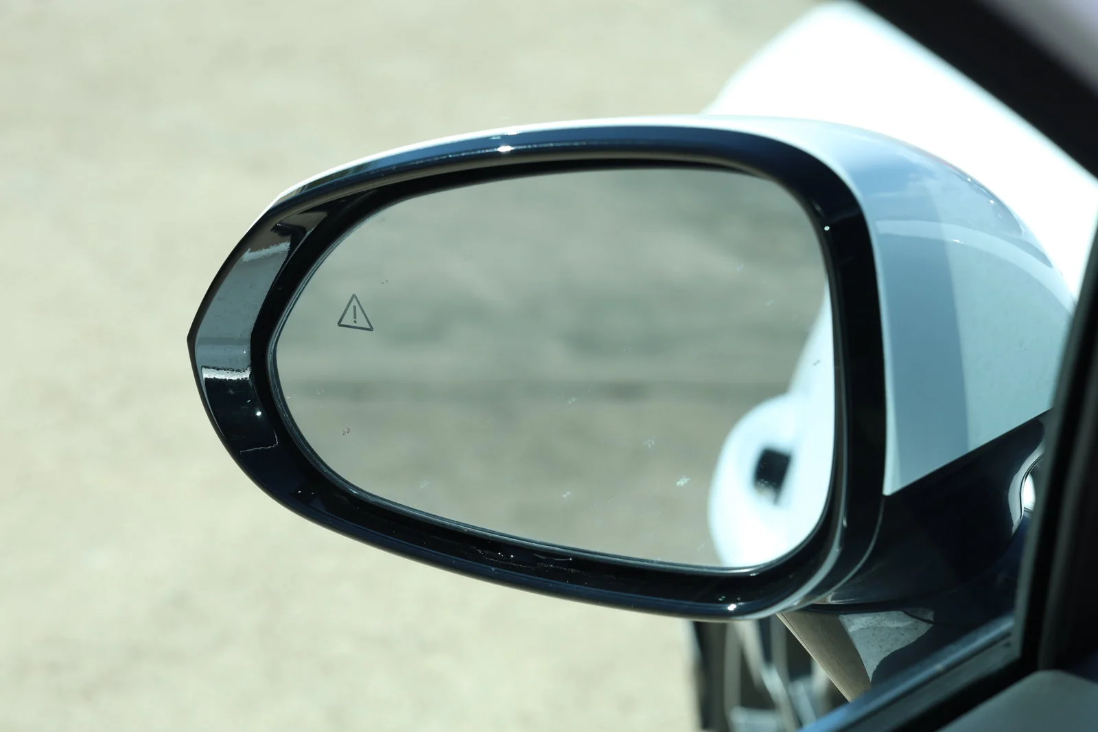 Used 2025 White Hyundai SEL image 9