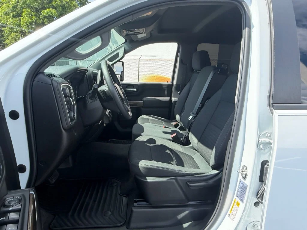 Used 2022 White Chevrolet LT image 9