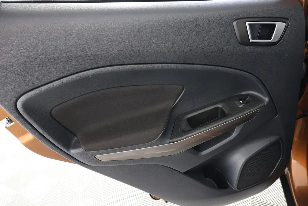 Used 2019 Orange Ford SE image 27