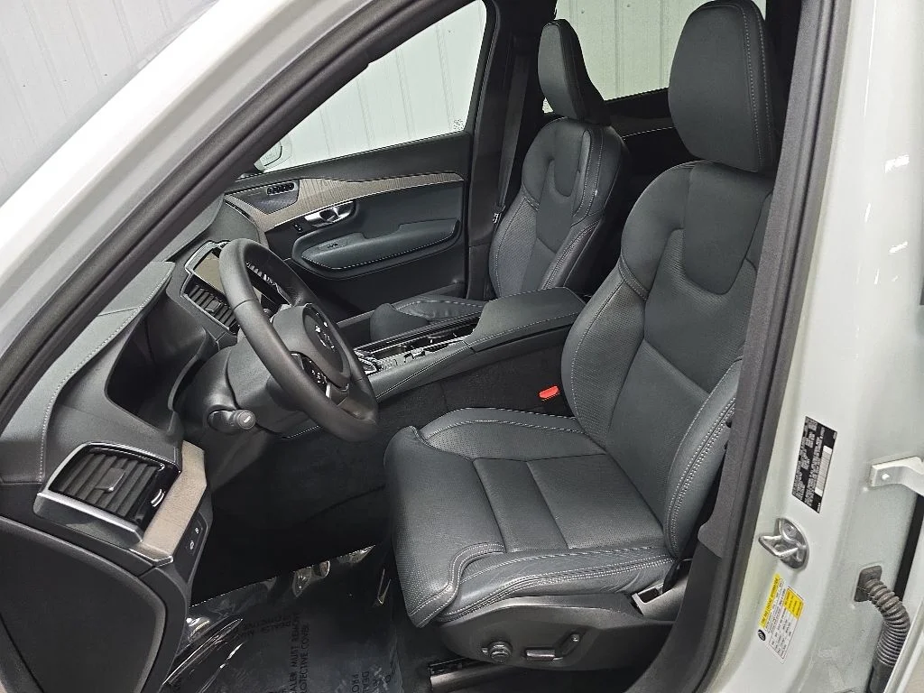 Used 2023 White Volvo Ultimate image 31