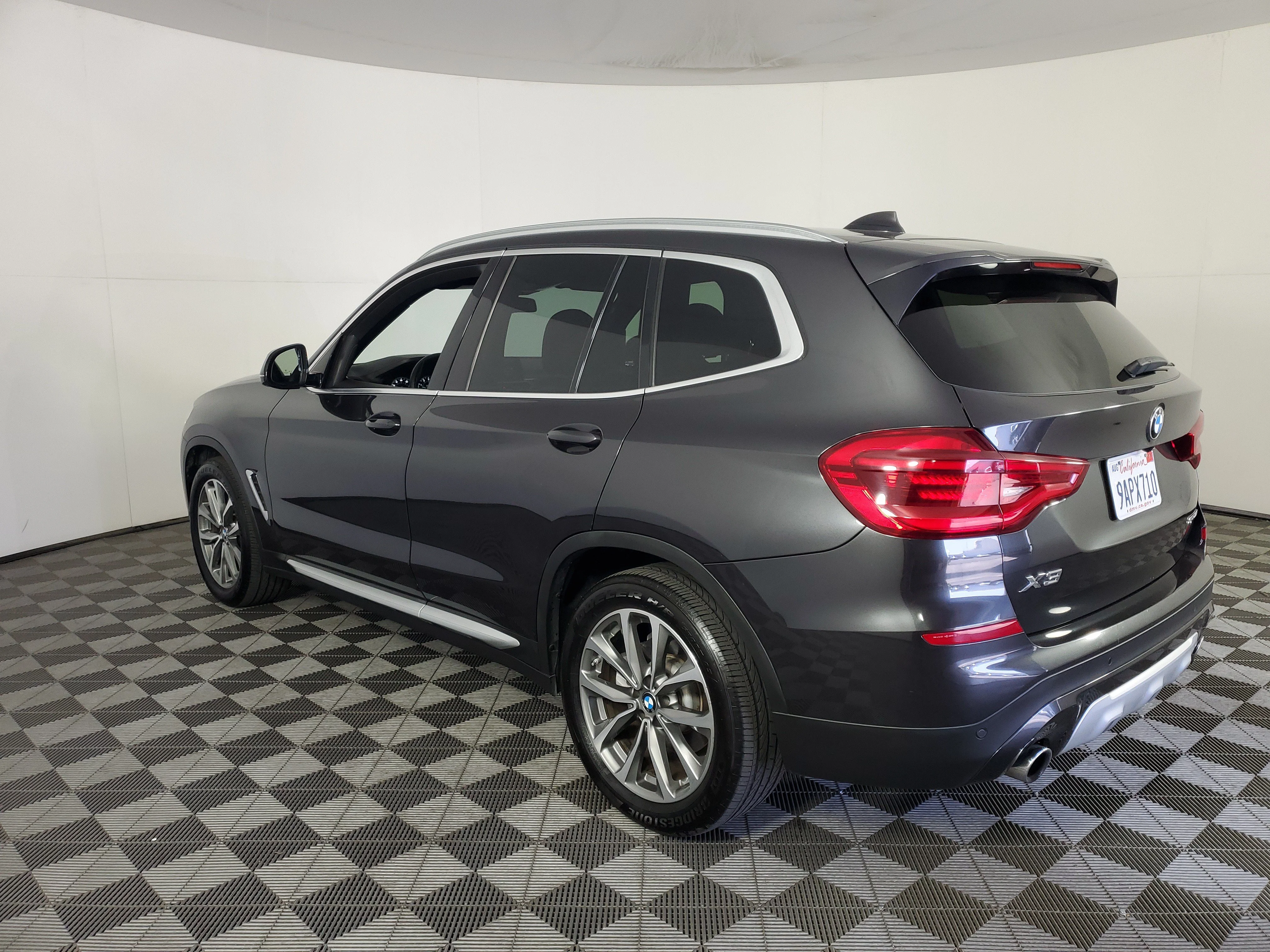 Used 2019 Dark Graphite Metallic BMW sDrive30i image 6