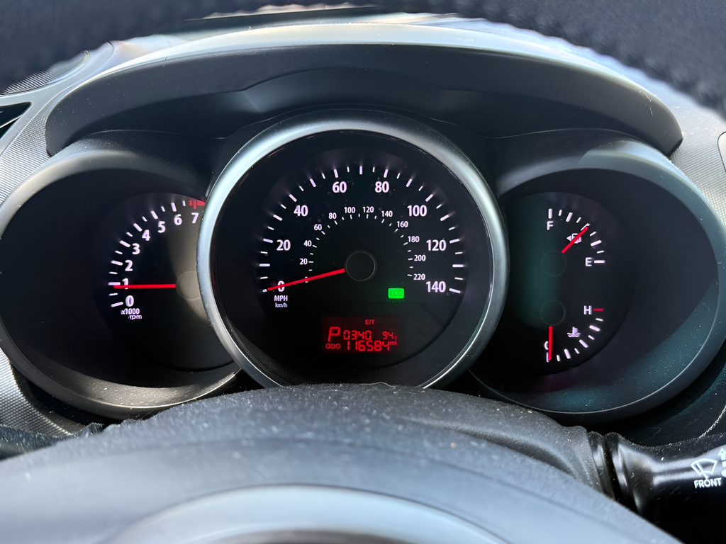 Used 2012 White Kia Plus image 22