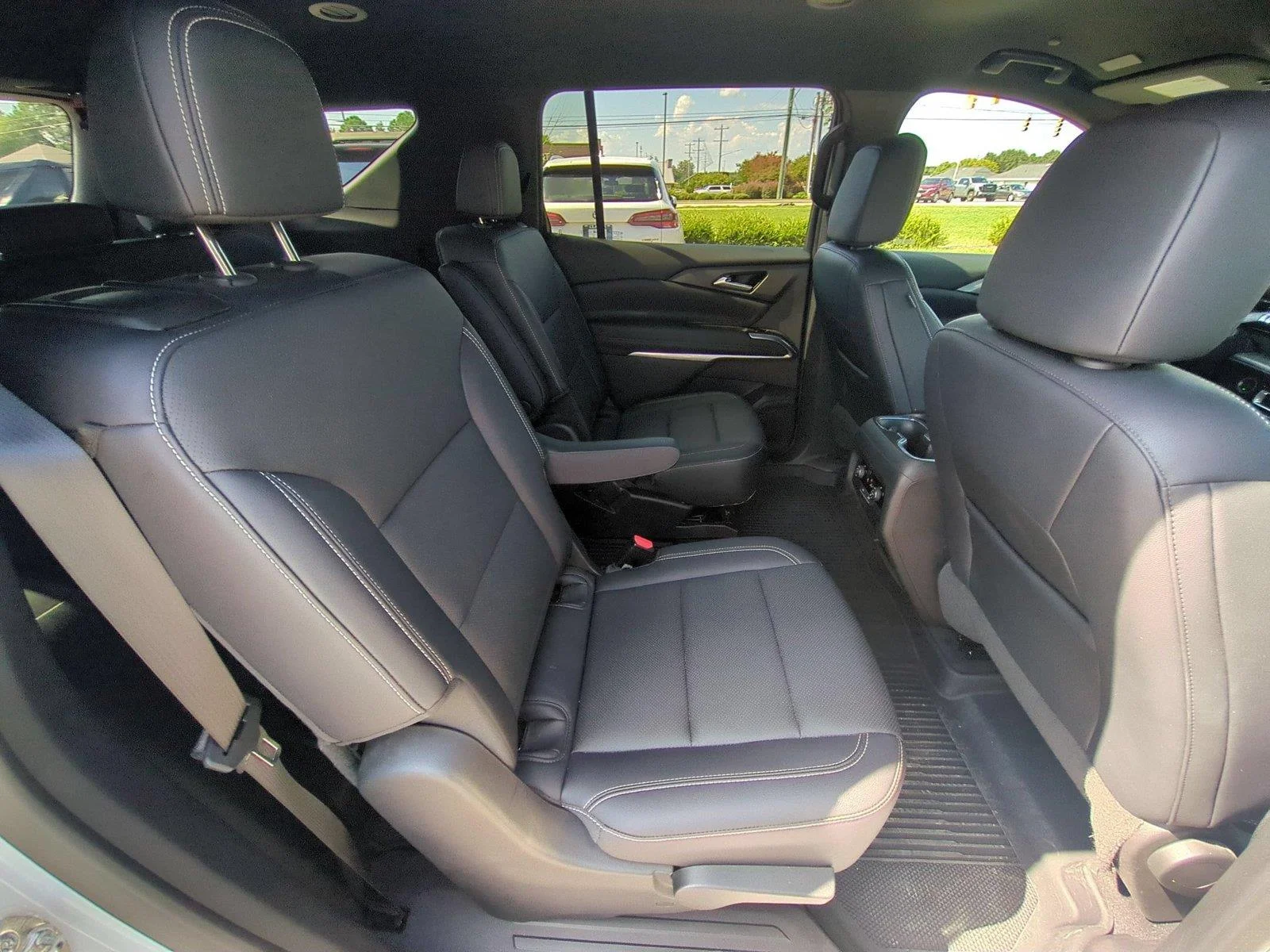 Used 2024 Summit White Chevrolet FWD LT image 37