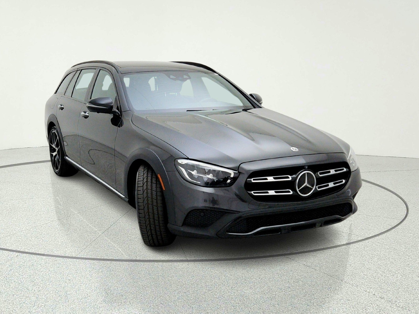 Certified Used 2023 Graphite Grey Metallic Mercedes-Benz E 450 image 4