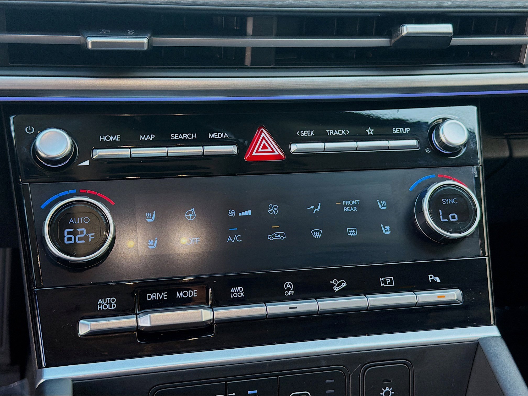 2025 Hyundai Santa Fe Limited - Photo 13