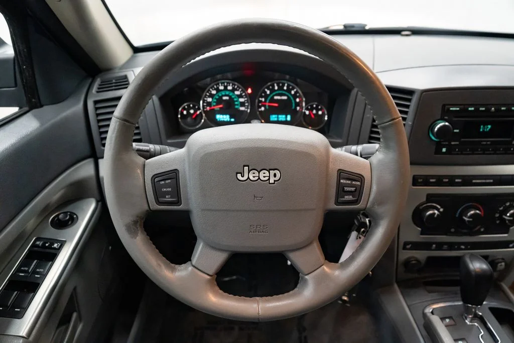 Used 2007 Silver Jeep Laredo image 14