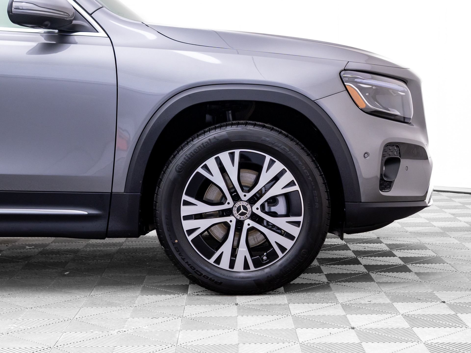 New 2026 Mountain Grey Metallic Mercedes-Benz GLB 250 image 37