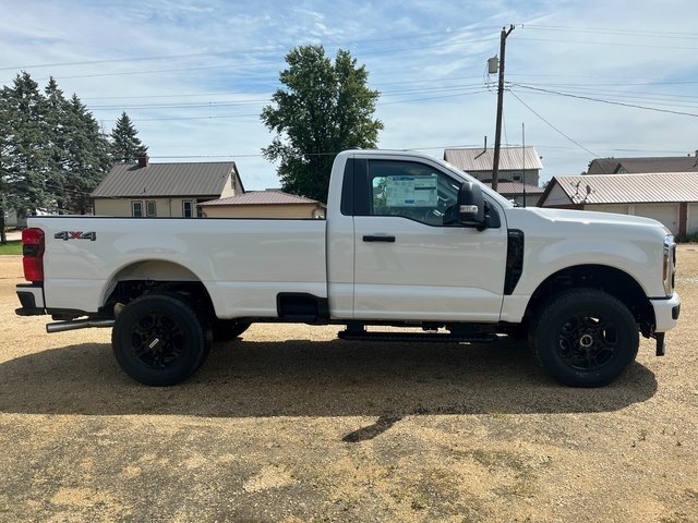 2025 Ford F-350 XL photo 4