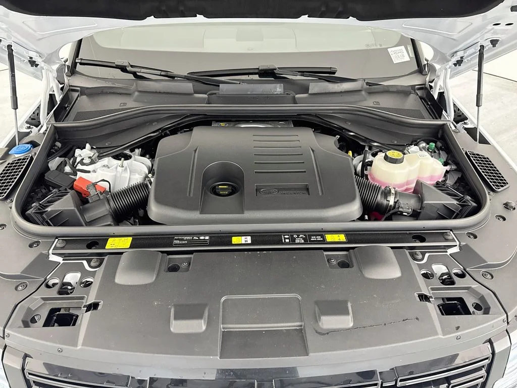 New 2026 Fuji White Land Rover Dynamic SE image 32