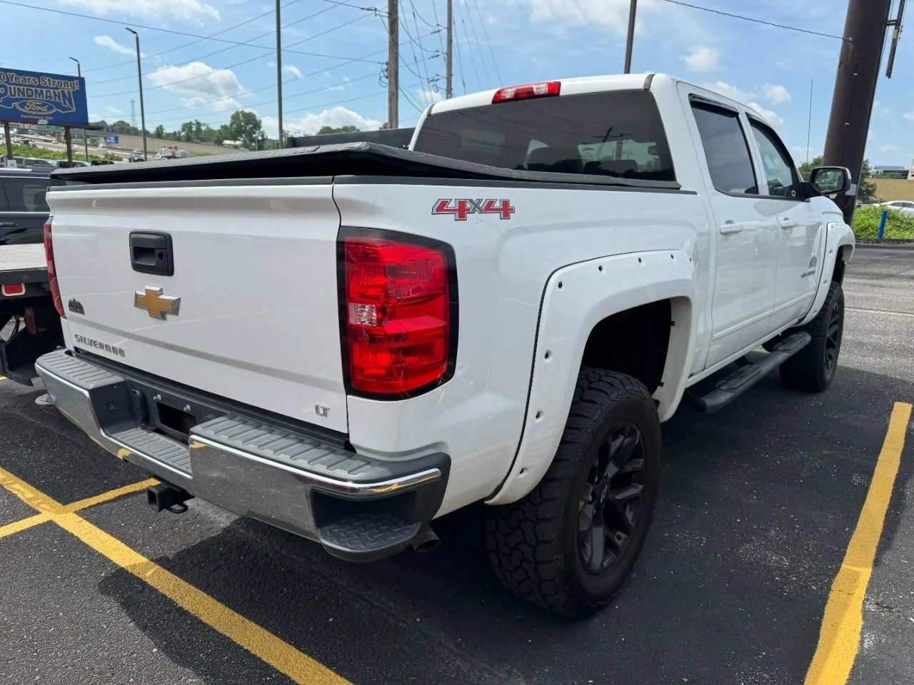 Used 2016 Summit White / White Chevrolet 4WD Crew Cab 143.5" LT w/1LT image 10