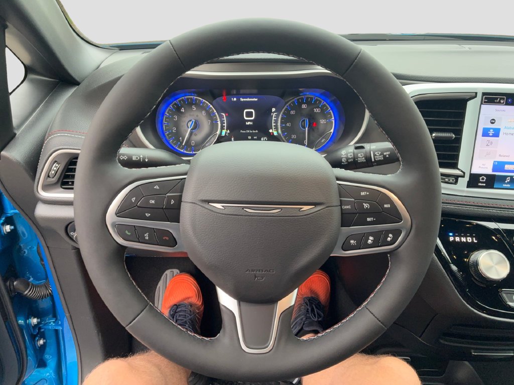 New 2027 Hydro Blue Pearl-Coat Exterior Paint Chrysler Select image 12