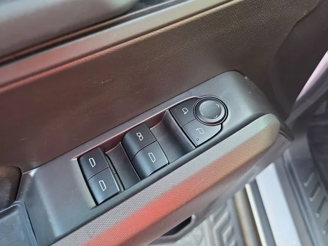 Used 2025 White Chevrolet Trail Boss image 29