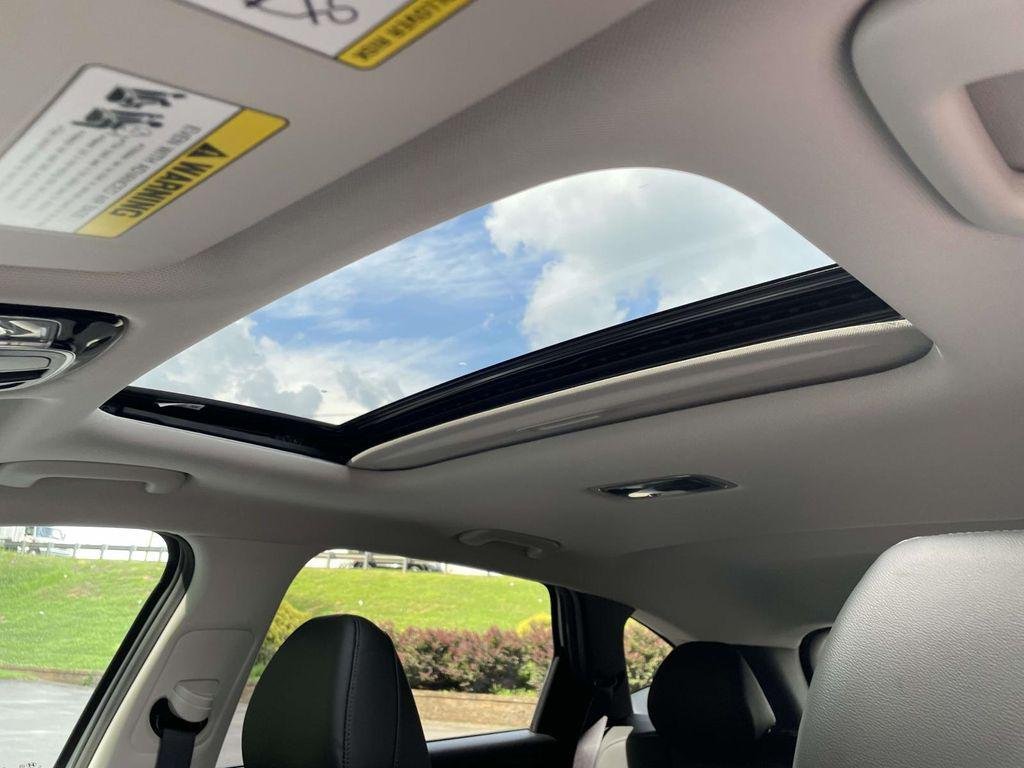 New 2026 White Hyundai SEL Premium FWD image 18
