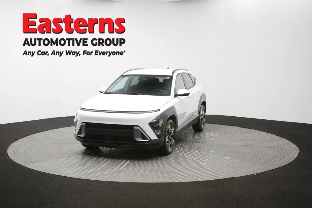 Used 2025 White Hyundai SEL image 56