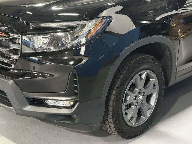 Certified Used 2025 Crystal Black Pearl Honda AWD TRAILSPORT image 10