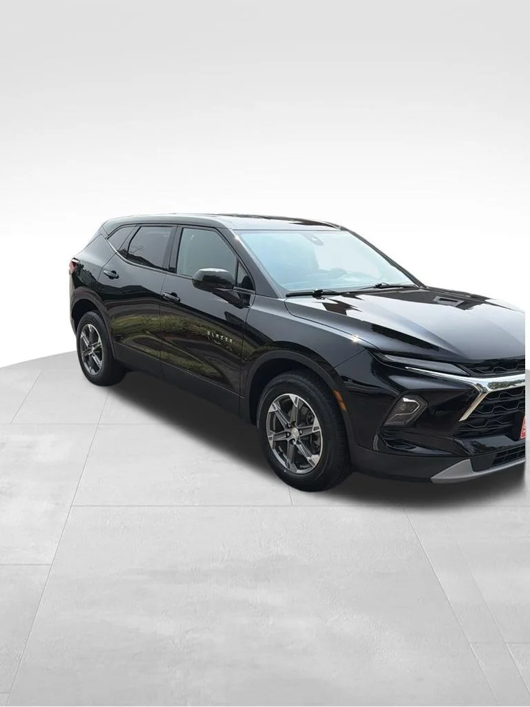 Used 2023 Black Chevrolet LT image 3