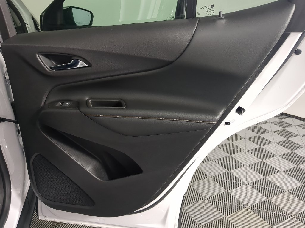 Used 2020 Iridescent Pearl Tricoat Chevrolet Premier image 25