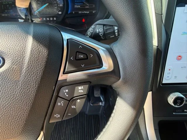 Used 2022 Black Ford SEL image 19