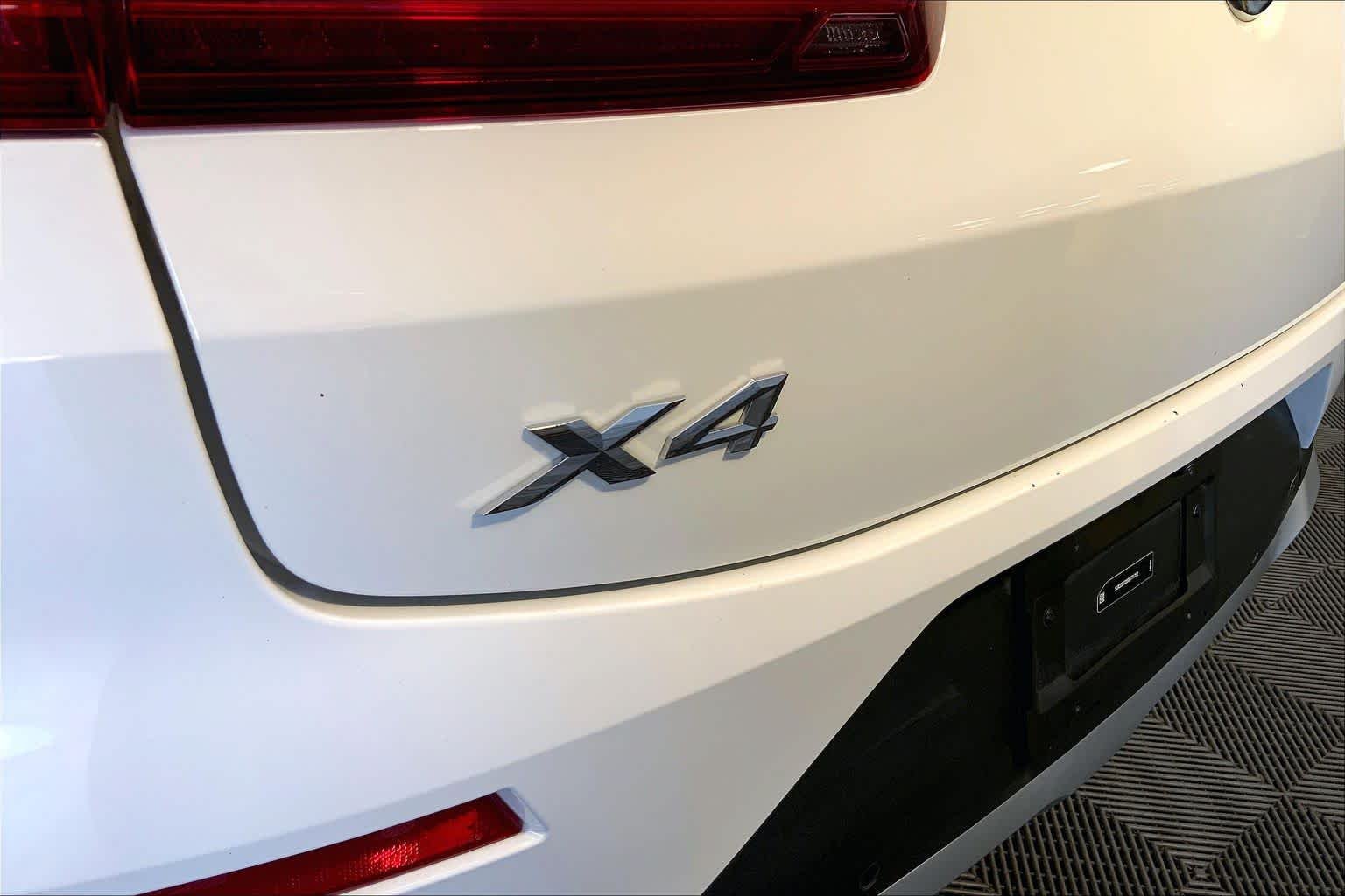 Used 2024 Alpine White BMW xDrive30i image 10