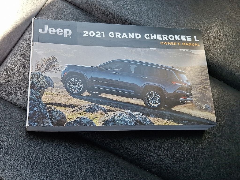 Used 2021 Gray Jeep Limited image 27
