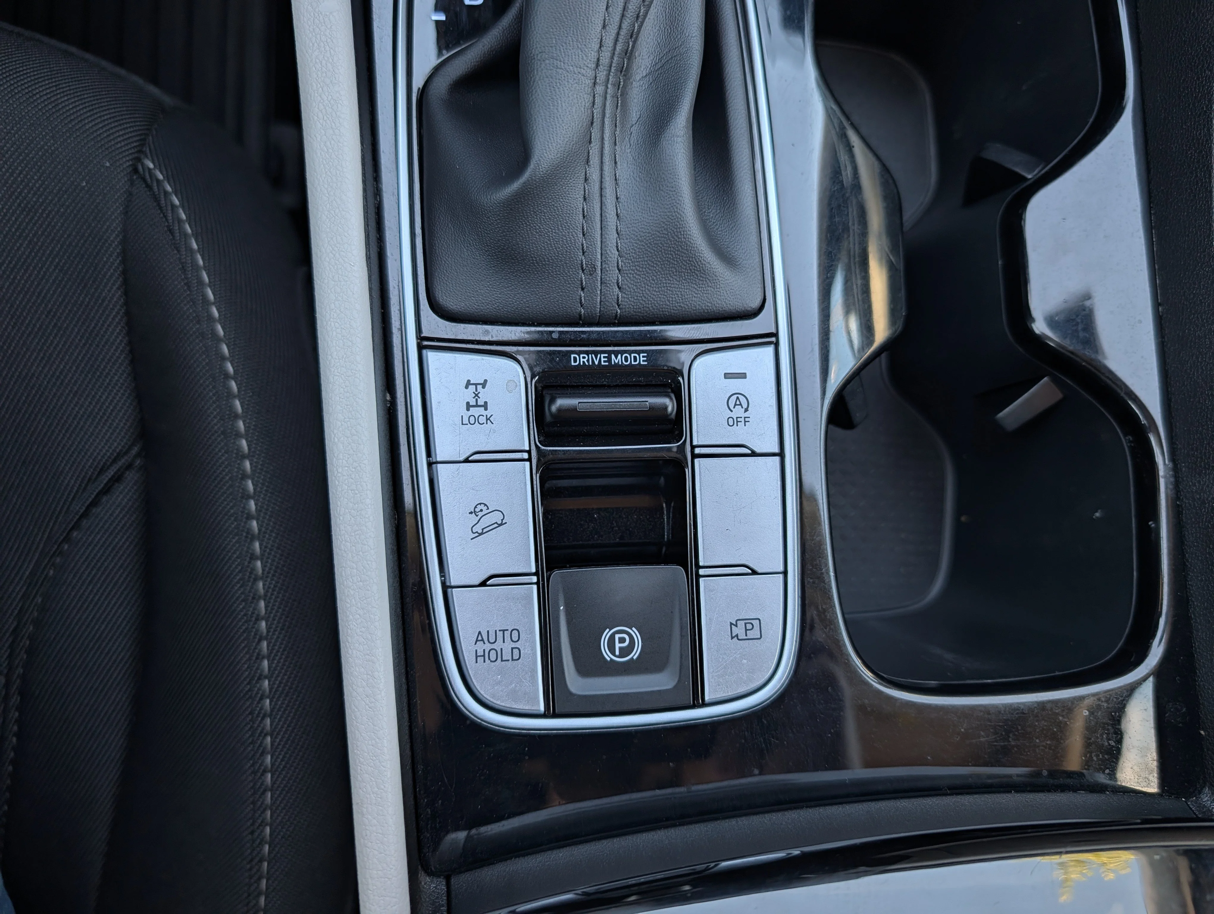 Used 2024 Black Pearl Hyundai SE image 33