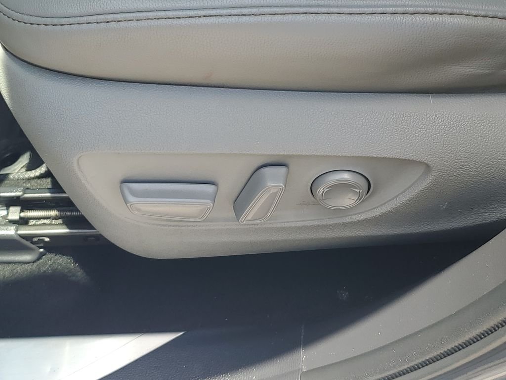 Used 2022  Toyota Platinum image 16