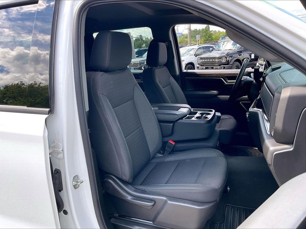 Used 2025 Summit White GMC Elevation image 10